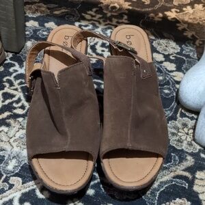 boc Women's Tan Suede Sandals